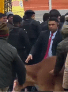 CM के काफिले में घुसी गाय