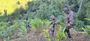 4 घंटे की मशक्कत के बाद ट्रक तक पहुंची बचाव टीम