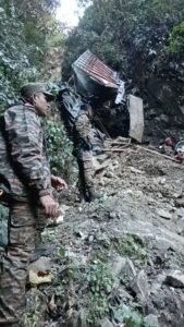 1000 फीट गहरी खाई में गिरा ट्रक