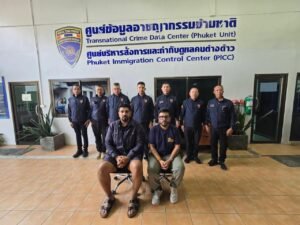 गोवा पुलिस ने एयरपोर्ट से दोनों को गिरफ्तार किया। 