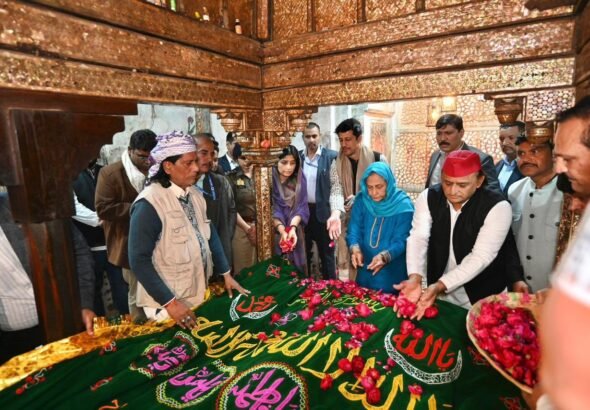 Akhilesh Yadav Dargah Agra