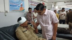 घायलों का इलाज जारी