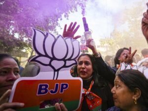 भाजपा ने जीती 129 सीटें