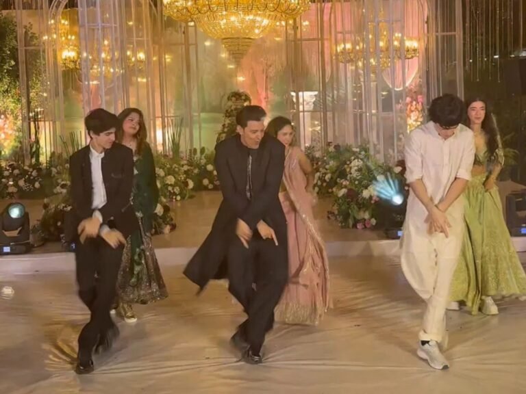 Hrithik Roshan Video Viral: ऋतिक रोशन ने गर्लफ्रैंड और बेटों के साथ जमकर थिरके!