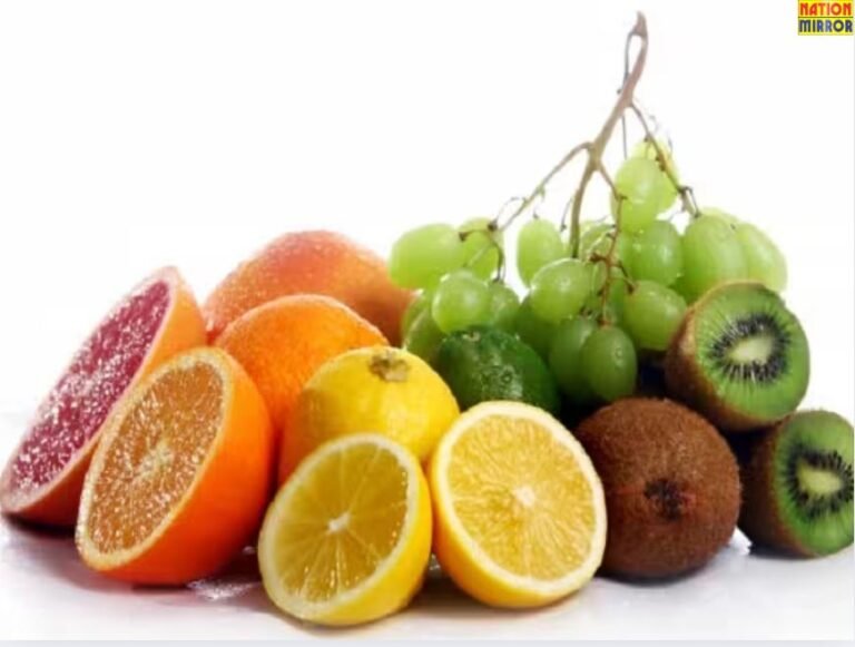 Vitamin C rich fruits: अगर विटामिन C की कमी से जूझ रहें हैं आप, तो खाएं ये चीजें!