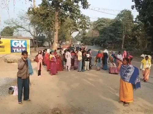 Today cg news: खेत में प्रार्थना सभा की आड़ में धर्मांतरण !