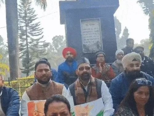 Uttrakhand Congress Protest: उत्तराखंड कांग्रेस का मनरेगा का नाम बदलने पर प्रदर्शन