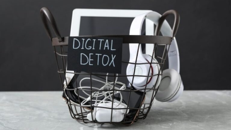 digital-detox-trend-india-screen-time-impact