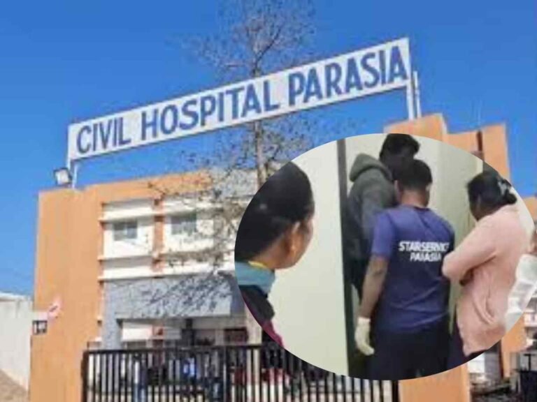 कमोड में फंसा नवजात: सफाईकर्मी ने देखा कमोड में फंसा नवजात, टॉयलेट शीट तोड़कर शव निकाला