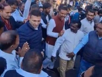 नेशनल हेराल्ड केस: जीतू पटवारी समेत कांग्रेस कार्यकर्ताओं ने BJP कार्यालय का घेराव कर विरोध किया