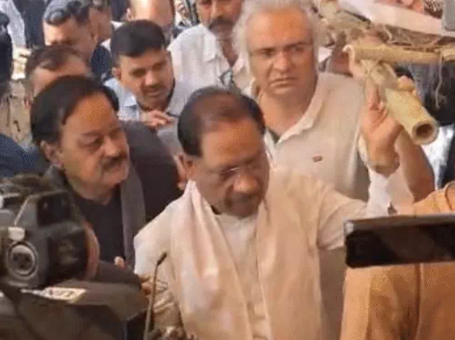 Vinod Shukla Last Rites गार्ड ऑफ ऑनर के साथ विदा हुए विनोद शुक्ल: बेटे ने दी मुखाग्नि, सीएम ने दिया कंधा