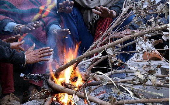 MP में कड़ाके की ठंड और शीतलहर की चपेट में जिले