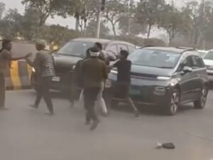 कबाड़ के सामान को लेकर विवाद