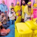 virat kohli met premanand maharaj: प्रेमानंद महराज का आशीर्वाद लेने पहुंचे विराट और अनुष्का, वीडियो वायरल...