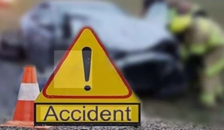 road accident analysis bhopal भोपाल पुलिस सड़क हादसों में घायलों से वजह पूछती हुई