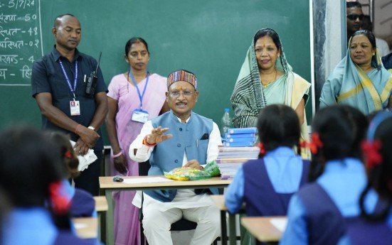 छत्तीसगढ़ के स्कूलों में नई किताबें, बच्चों के लिए सहायक वाचन की पढ़ाई शुरू, नया पाठ्यक्रम 2026-27