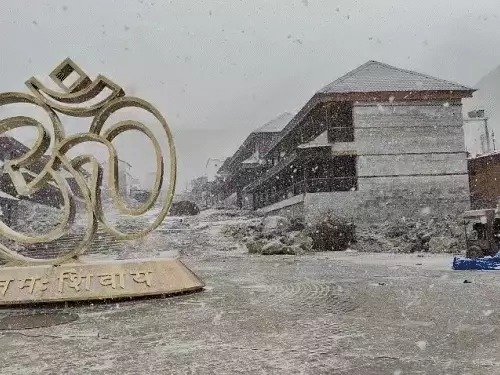  उत्तर से दक्षिण तक ठिठुरता भारत: MP-राजस्थान में स्कूल बंद, केदारनाथ माइनस 23°C पर जमा