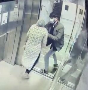 Chain snatching in AIIMS lift