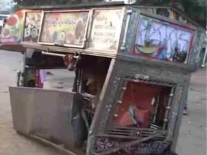 ठेले को मारी टक्कर