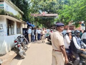 4 कोर्ट को बम से उड़ाने की धमकी