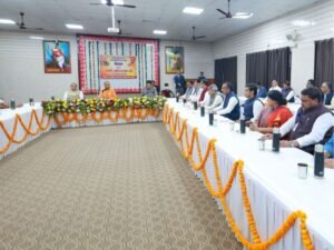 CM योगी ने ली बैठक