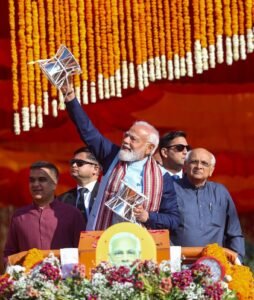 PM ने बजाया डमरू