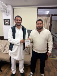 कई महीनों बाद साथ दिखे भाई