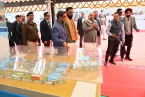 मुख्यमंत्री ने उद्योगों का भी निरीक्षण किया।