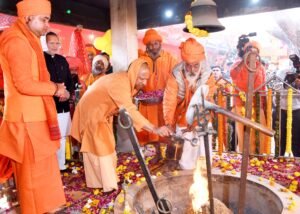 CM योगी नागे बाबा मंदिर में मूर्ति प्राण प्रतिष्ठा कार्यक्रम में शामिल हुए