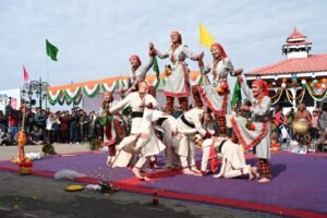 शिमला के सांस्कृतिक दलों ने शानदार प्रस्तुतियां पेश की। 