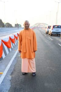 ओवरब्रिज पर कुछ दूर चले CM 