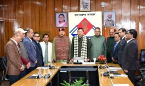  उपमुख्यमंत्री अजित पवार जी के निधन पर बैठक से पहले रखा शोक