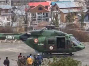 सेनिकों को किया एयरलिफ्ट