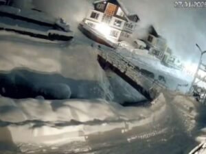 सोनमर्ग में आया भयानक बर्फीला तूफान