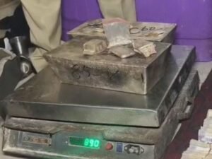 62 किलो चांदी मिली