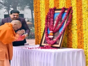 CM योगी ने दी नेताजी सुभाष चंद्र बोस को श्रद्धांजलि