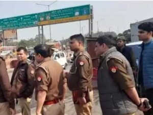 हाईवे पर बोरे में पुलिस को मिली लाश 
