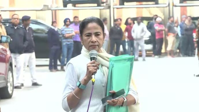mamata-banerjee-ed-raid-controversy-kolkata
