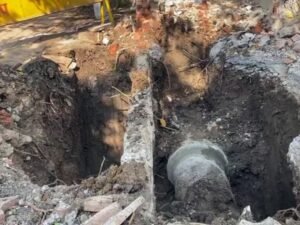 गटर में पानी का वाल