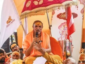 धरने पर बैठ गए