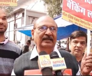 बैंक कर्मचारी..