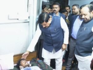 मरीजों से की मुलाकात