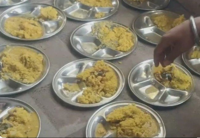 Ratlam News: मिड डे मिल में खाने से 14 बच्चों की तबीयत बिगड़ी