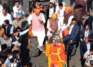 सीएम ने चलाया ट्रैक्टर