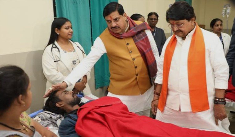 Indore contaminated water deaths: मुख्यमंत्री अस्पताल पहुंचे,