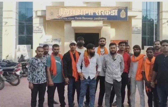 हिंदू संगठनों का हंगामा