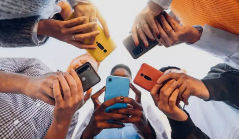 India Mobile Users cross 124 crore trai report 2025