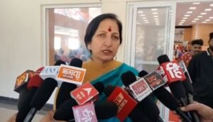 नगर पालिका अध्यक्ष मीरा सकलानी