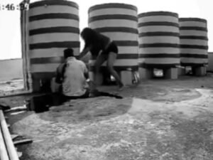 धमाके के बाद झुलसे लोग