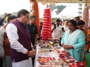 मुख्यमंत्री पुष्कर सिंह धामी स्टॉल्स का अवलोकन करेंगे